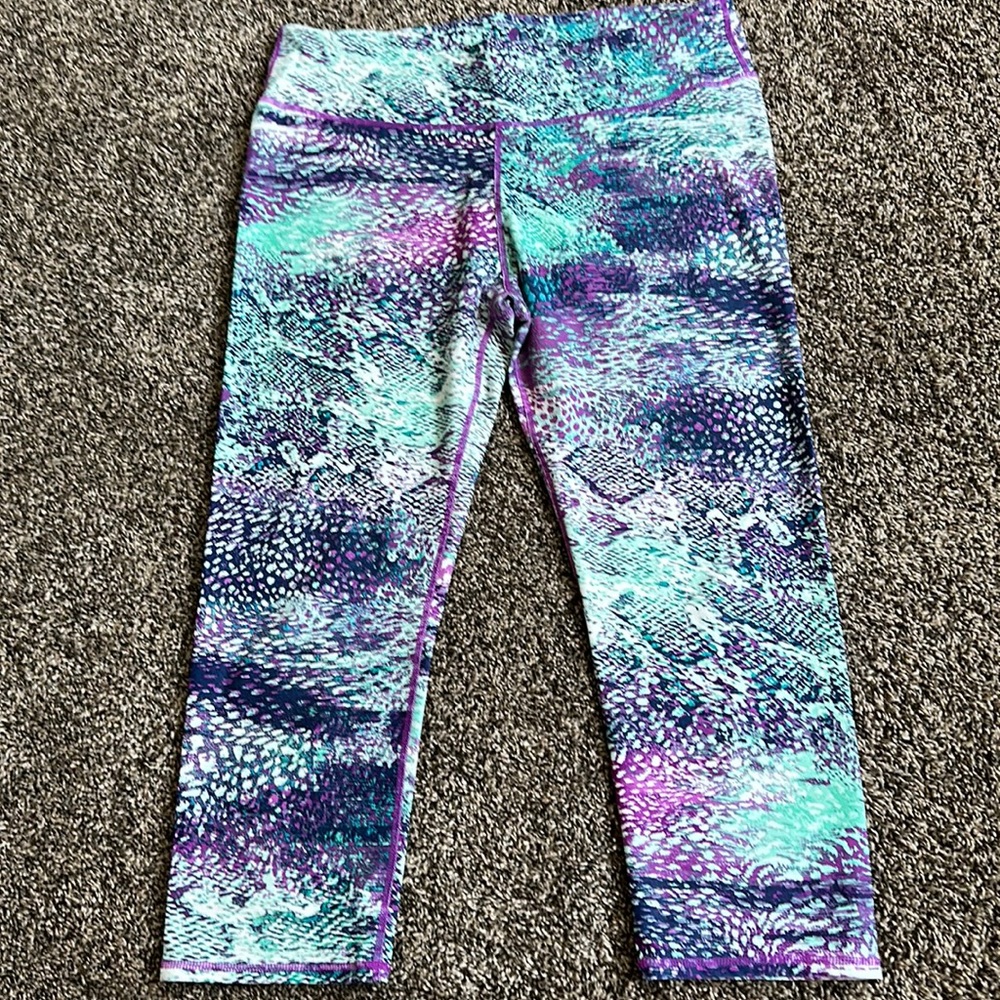 Women’s Large Fabletics Athletic Capri Pants